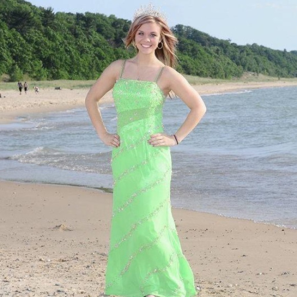 Green prom/pageant gown